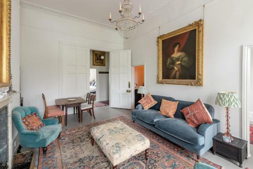 2 Bed Character & Period Apartment Central Bath