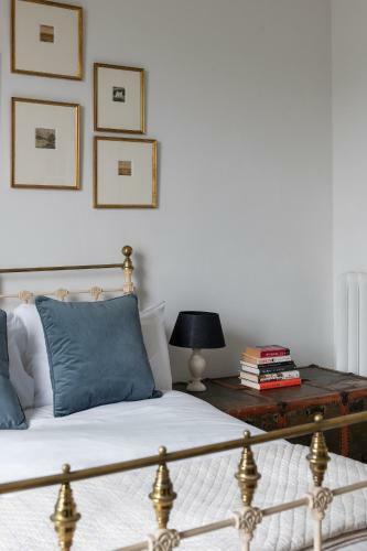 2 Bed Character & Period Apartment Central Bath