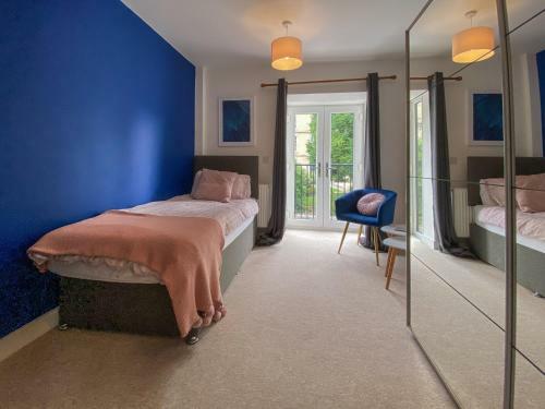 Beautiful, Contemporary 3 Bedroom Apartment