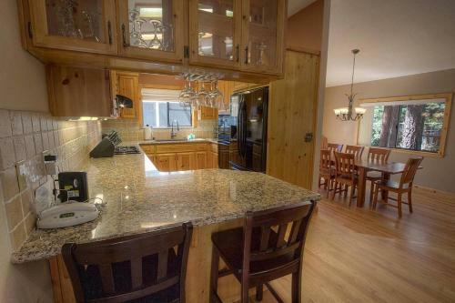 Lupine Lodge By Lake Tahoe Accommodations