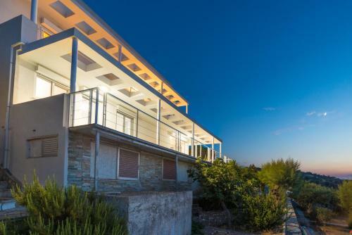 Epipleon Suites