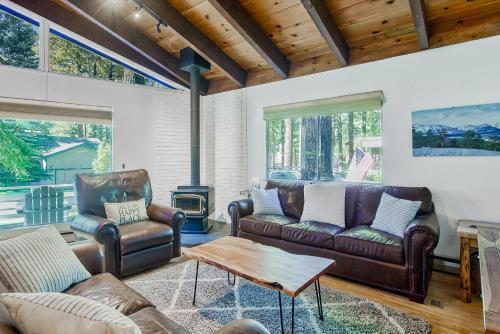 The Lazy Golden Cabin