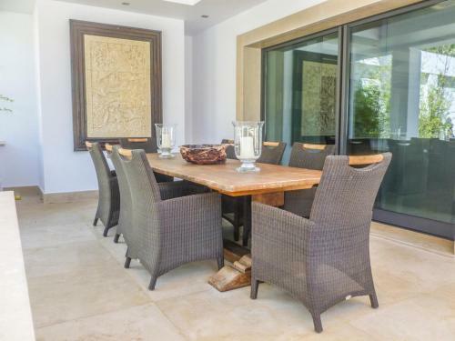 Contemporary And Elegant Designed Villa P2108