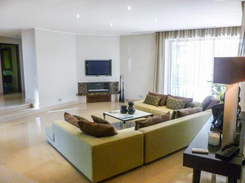 Contemporary And Elegant Designed Villa P2108