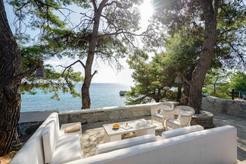 Pine Cove House, Loutra