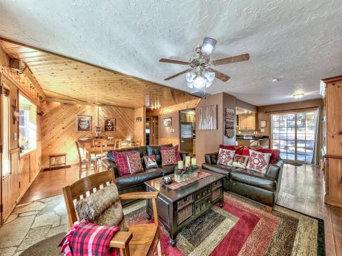 2556h Lazy Bear's Den Cottage