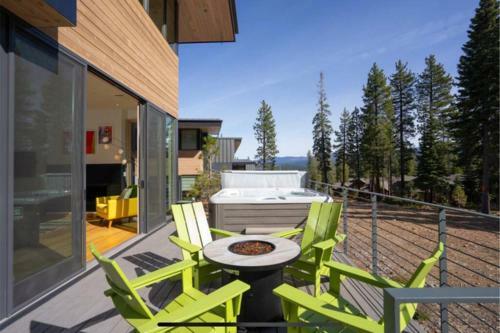 Stellar Mountainside Luxury Ski-in-ski-out Home.