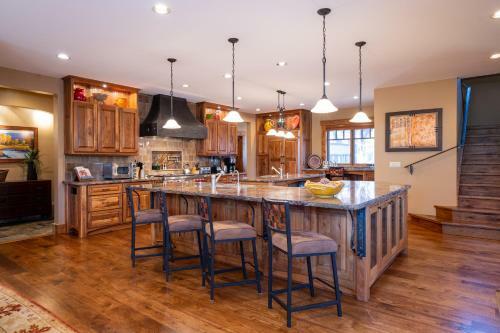 Luxury 4bd Located At Old Greenwood!