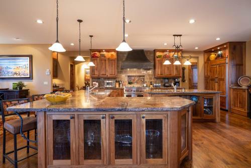 Luxury 4bd Located At Old Greenwood!