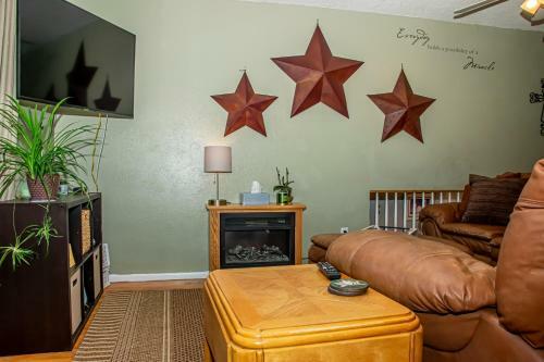 Villa Pet Friendly! By Uccs,hike, A/c, Grill & Firepit