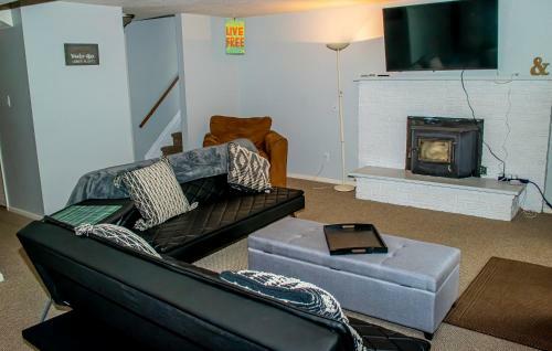 Villa Pet Friendly! By Uccs,hike, A/c, Grill & Firepit