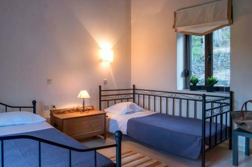 Traditional Stone Home 30 Min. From Famous Beaches