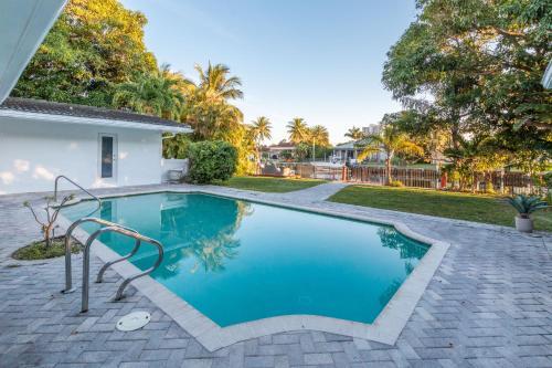 Apartamento Waterfront Villa Lago - Gated Community - Heated Pool - Sleeps 14