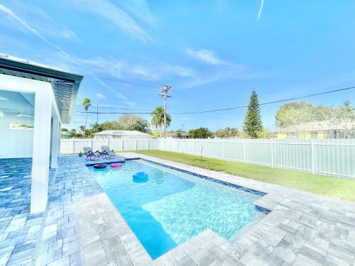 Endless Summer Deluxe Villa W/ Saltwater Heated Pool