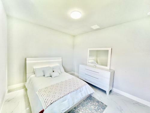 Endless Summer Deluxe Villa W/ Saltwater Heated Pool