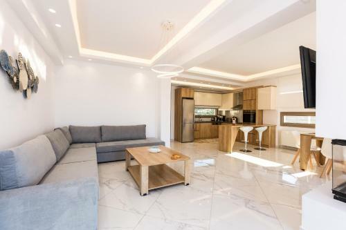 Paris Villa, Infinite Coastal Views!