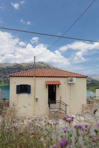 The Lakescape Villa In Kournas