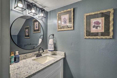 Peaceful Largo Townhome With Screened-in Patio!