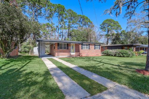 Apartamento Charming 3 Bedroom +1 Bath Home, Close To Everything