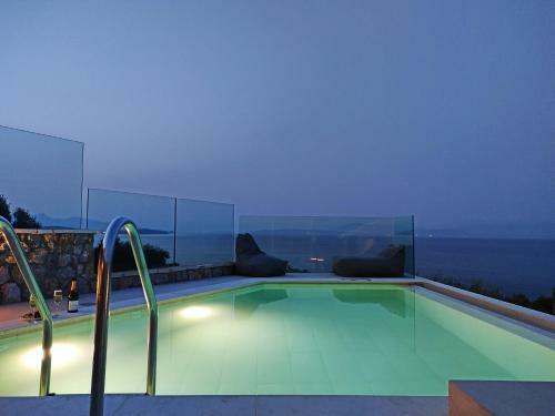 Villa Sea & Cliff Luxury Suites By Corfuescapes