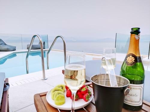 Villa Sea & Cliff Luxury Suites By Corfuescapes