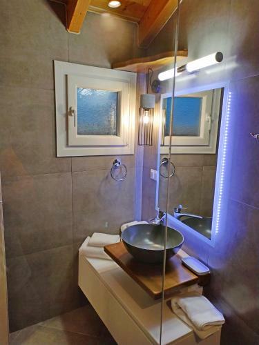 Villa Sea & Cliff Luxury Suites By Corfuescapes