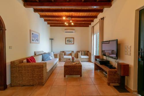 Villa Corfu Beachfront Vila Benitses