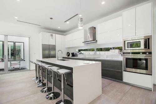 Ikon Villa - Rooftop Pool - Centric & Close To Beach