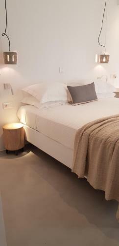 Modern House Near Parikia With 3 Bedrooms & 2 Bath