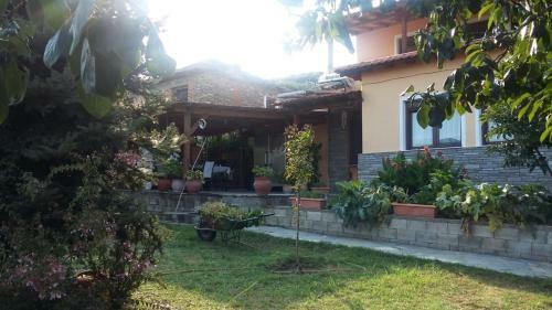 Mavridis House