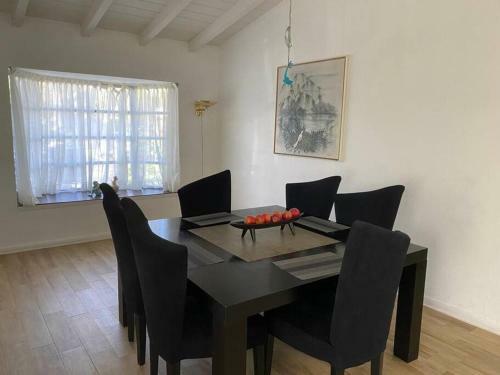 Cheerful 3 Bedrooms Home Two Minutes Walk To Beach