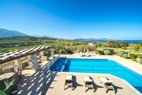 Iremia Luxury Villa With Pool