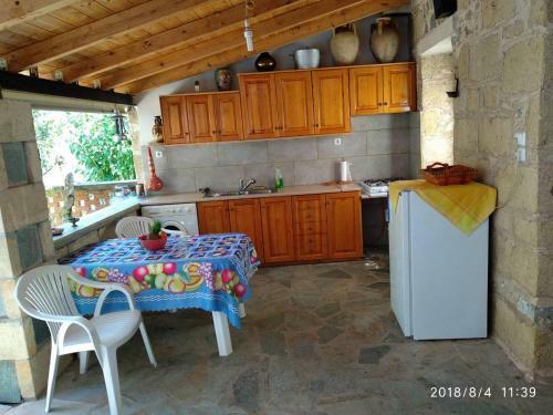 Isida's Traditional Stone House With Inside Yard