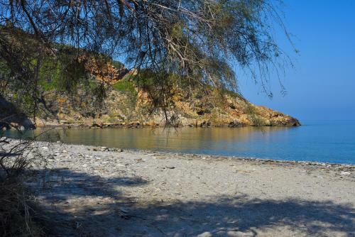 House In ?ndless Green - Arethousa, Ikaria