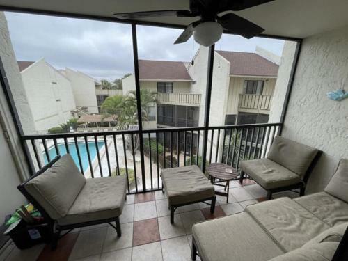 New Updated Siesta Key Vacation Rental With Heated Pool Access