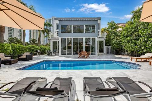 Luxurious Sunny Isles Villa On The Intercoastal