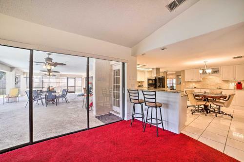 Relaxing Tampa Abode With Screened Lanai And Pool