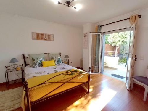 Garden's Apartment