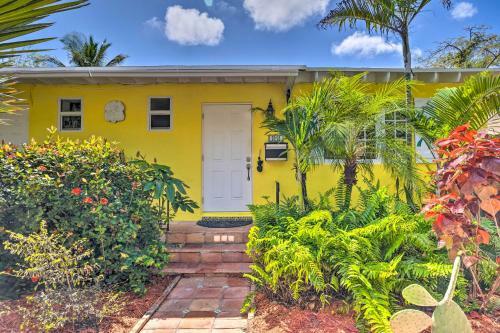 West Palm Beach Home With Vibrant Yard And Deck!