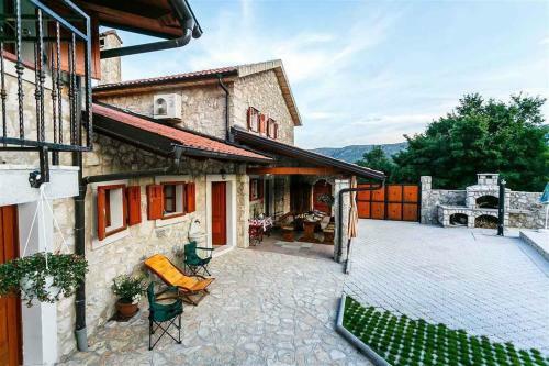 Holiday Home In Drivenik 39096