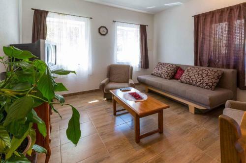 Holiday Home In Drivenik 39097