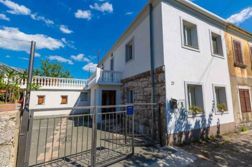 Holiday Home In Drivenik 39097