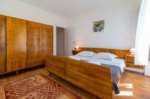Holiday Home In Drivenik 39097