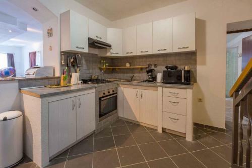 Holiday Home In Drivenik 39097