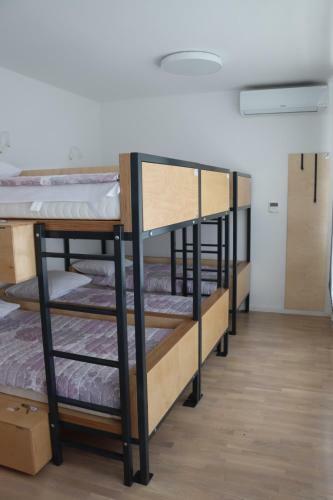 Hostel Bogati?