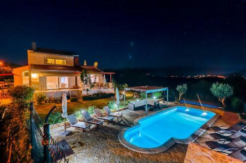 Luxury Villa Nadalina-dicmo
