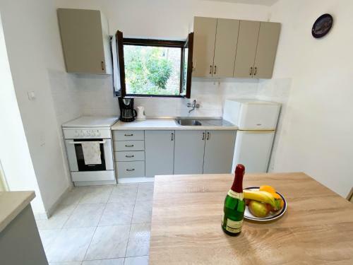 Seaview & Beachfront Apartments Jakov
