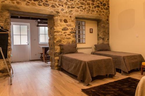 Hostal Portantiqua, Guest House