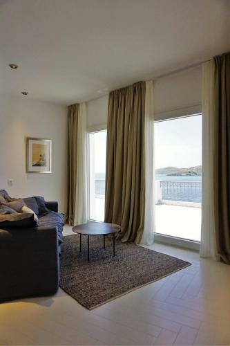 Hostal Pafsilipon Suites