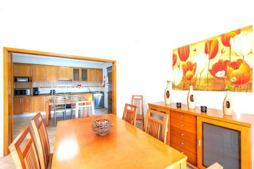 Villa Isa - Heated Pool - Free Wi-fi - Air Con